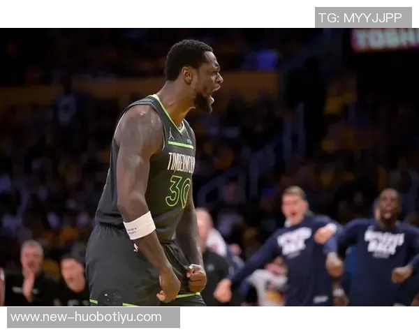 兰德尔上半场表现出色10投6中贡献15分3篮板3助攻数据全面