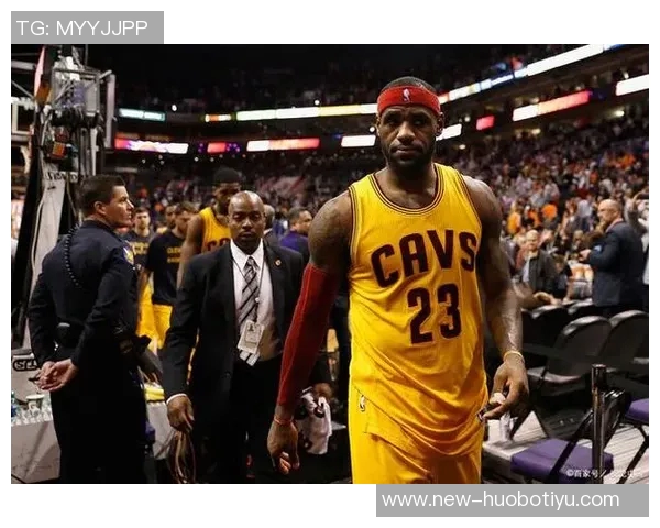 詹姆斯强调团队合作的重要性以身作则激励队友共同进步 詹姆斯强调团队合作的重要性以身作则激励队友共同进步