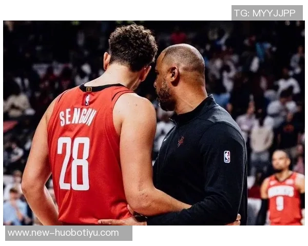 乌度卡调侃狄龙全场互动揭秘两人赛场幽默瞬间