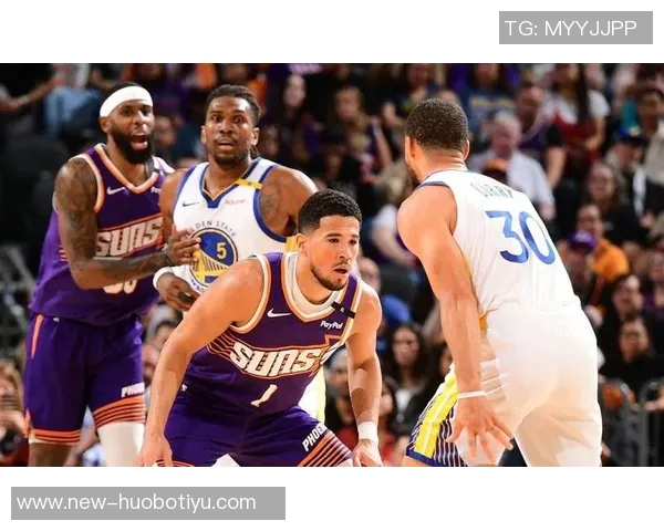 布克强调团队合作重要性力求避免单打独斗保持合理出手机会